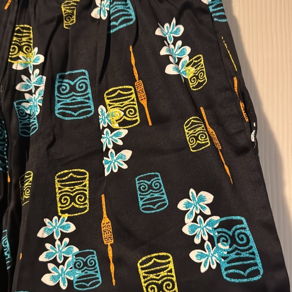 Pinup Girl Clothing tiki print high waist shorts size M - Picture 3 of 4